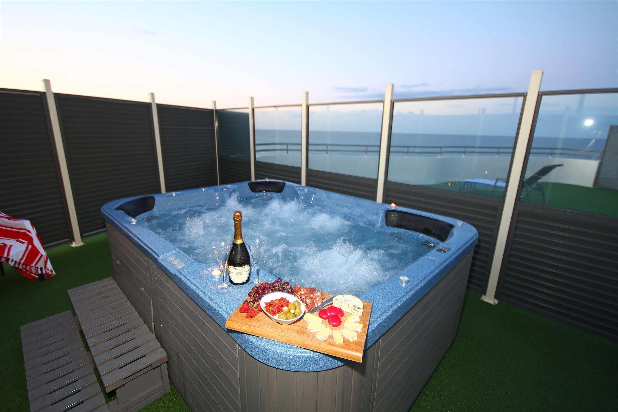 San Simeon Beachfront Apartments Tugun Gold Coast Esterno foto