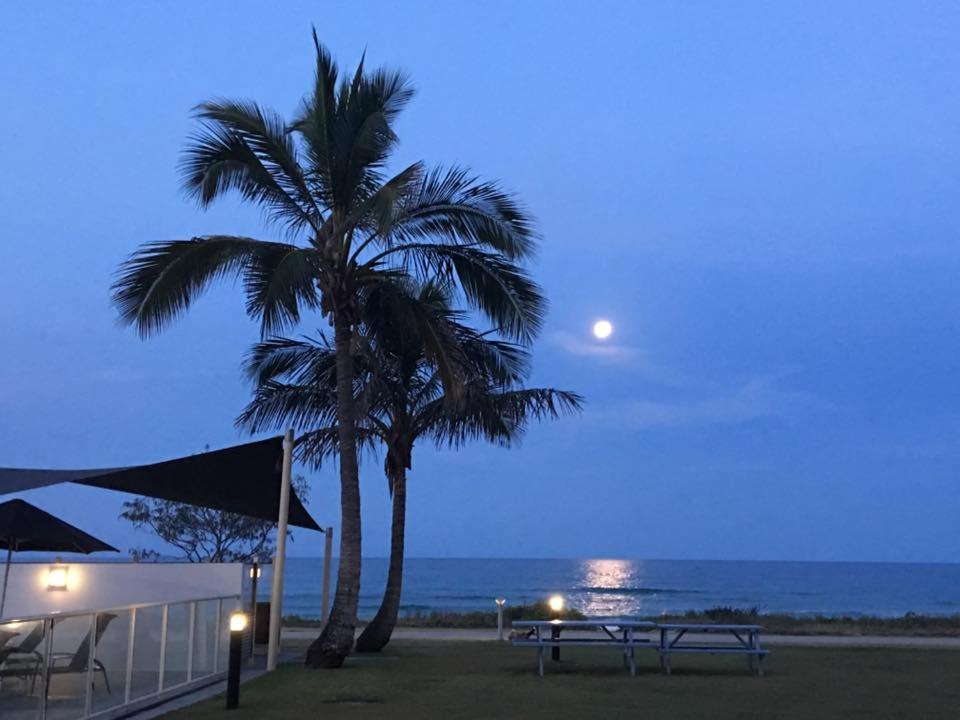 San Simeon Beachfront Apartments Tugun Gold Coast Esterno foto