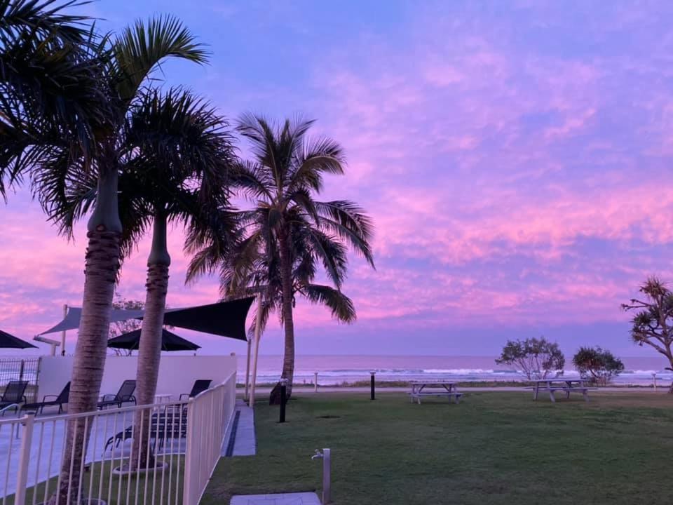 San Simeon Beachfront Apartments Tugun Gold Coast Esterno foto
