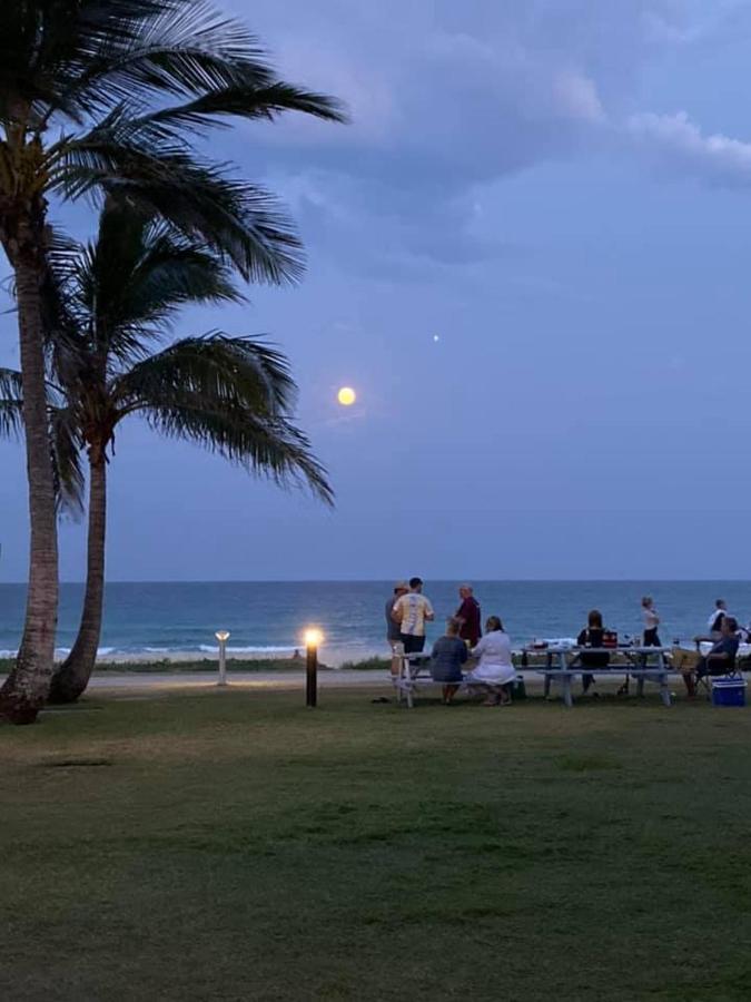 San Simeon Beachfront Apartments Tugun Gold Coast Esterno foto
